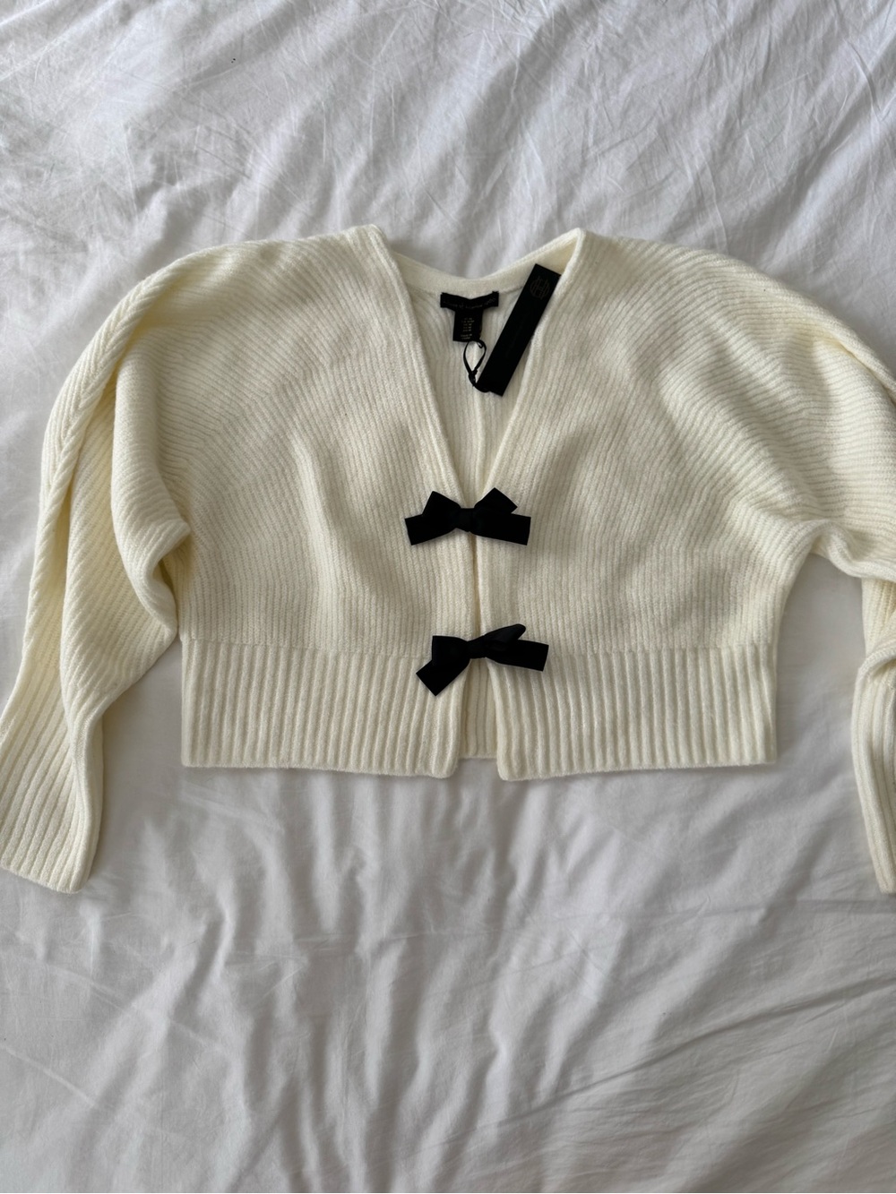 House of Harlow 1960 Cream V-Neck Bow-Detail Cropped Sweater Size M  NWT